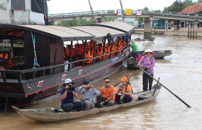 TP Hồ Chí Minh đã kí kết hợp tác phát triển du lịch liên vùng với 13 tỉnh Đồng bằng sông Cửu Long nhằm tăng cường phát triển ngành du lịch cho các tỉnh.